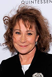 How tall is Zoë Wanamaker?